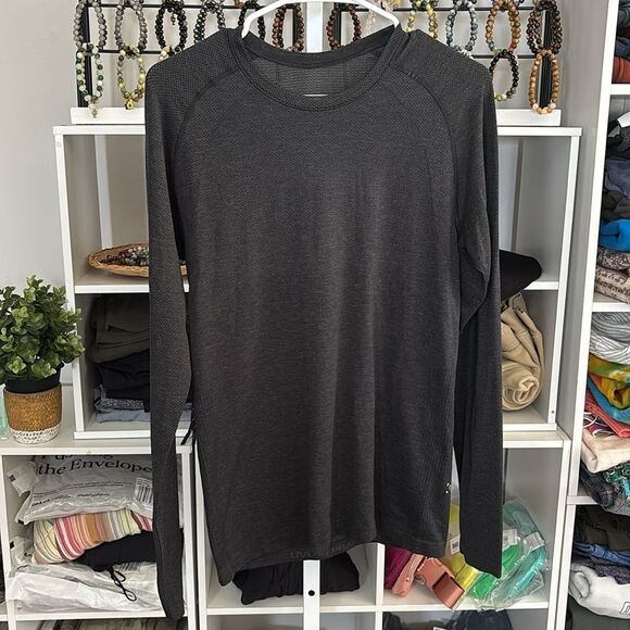 LULULEMON Men's Black Long Sleeve Shirt METAL VENT TECH $78 msrp size XS - Picture 2 of 6